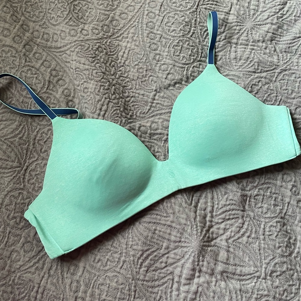 Victoria’s Secret no wire T-shirt bra